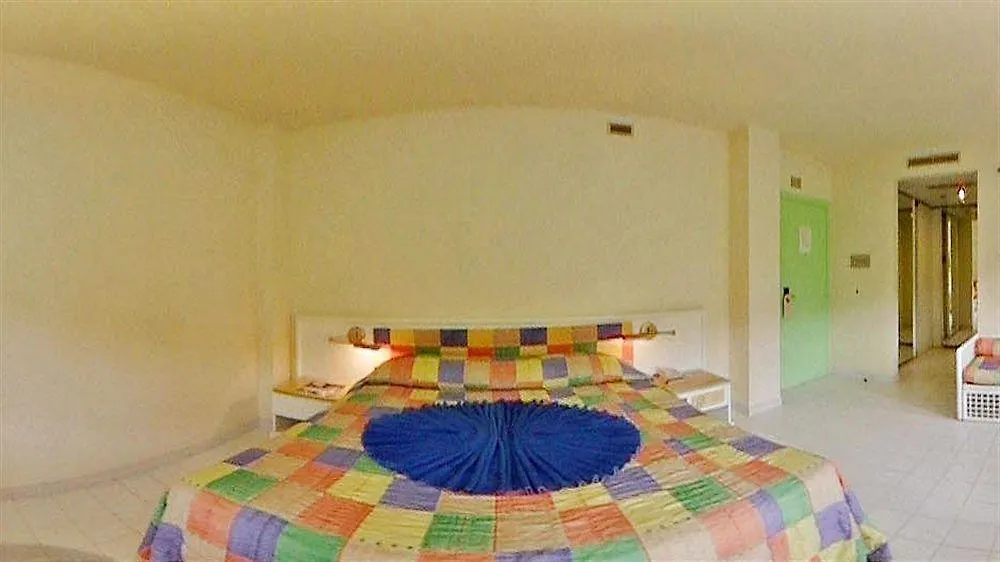 Grand Royal Antiguan Beach Resort Five Islands Village