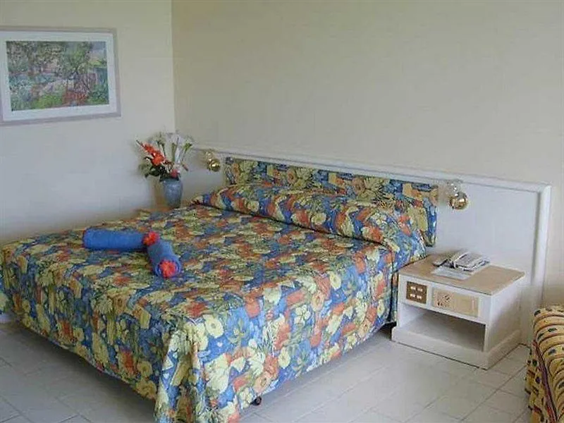 Grand Royal Antiguan Beach Resort Five Islands Village 4*,